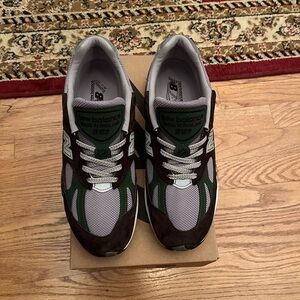 New Balance 991v2 Men's Sneakers - Brown and Green